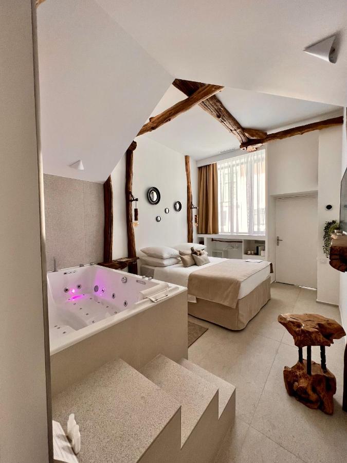 Tamarin & Capucin Suite Balneo Aubagne Dış mekan fotoğraf
